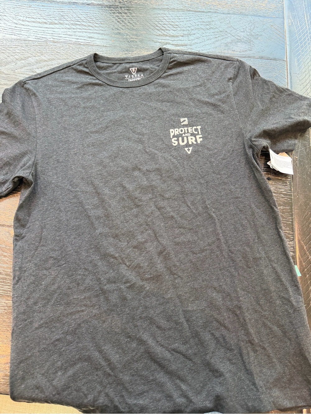 VISSLA Charcoal 'Protect and Surf' Short Sleeve Tee